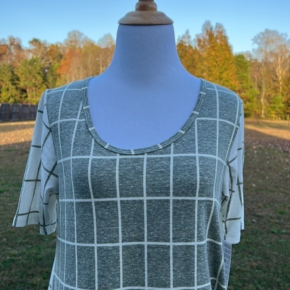 LulaRoe Perfect T size XS - Picture 2 of 5